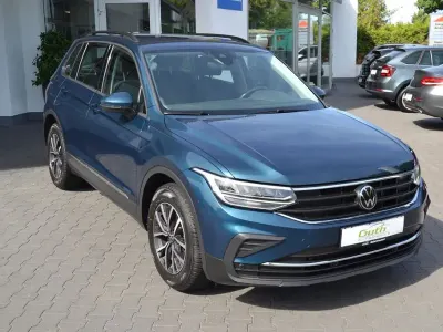 Gebraucht VW Tiguan Life 150 PS (110 kW) 2022 Blau SUV