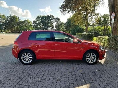 Gebraucht VW Golf VII LOUNGE 86 PS (63 kW) 2015 Rot Limousine