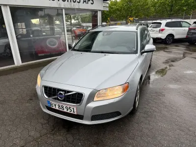Gebraucht Volvo V70 Drive Kinetic 114 PS (83 kW) 2011 Silber Kombi