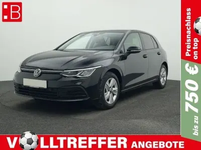 Gebraucht VW Golf VIII Life 150 PS (110 kW) 2023 Deep black (metallic) Limousine