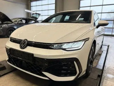 Gebraucht VW Golf VIII R-line 150 PS (110 kW) 2025 Weiss Limousine