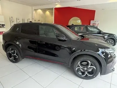 Nouvelle Alfa Romeo Junior Edizione Speciale 136 ch (100 kW) 2025 Noir SUV