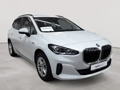 Gebraucht BMW 225 Active Tourer Performance 136 PS (100 kW) 2022 Mineralweiß metallic Van / Kleinbus