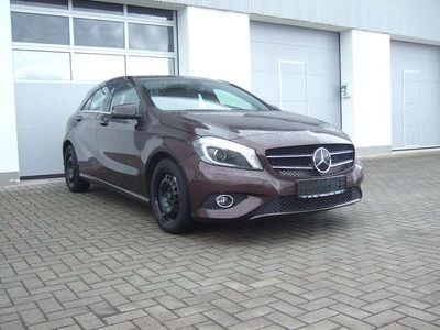 Gebraucht Mercedes A180 122 PS (89 kW) 2015 Braun Limousine