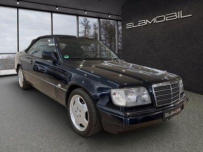 Gebraucht Mercedes E220 AMG 150 PS (110 kW) 1997 Blau Cabrio