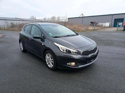 Gebraucht Kia Ceed 135 PS (99 kW) 2012 Grau Kleinwagen