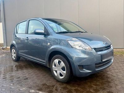 Gebraucht Daihatsu Sirion 91 PS (66 kW) 2011 Grau Kleinwagen