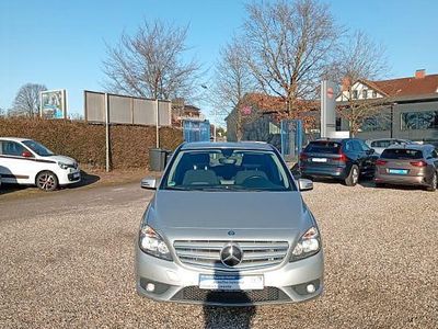 Gebraucht Mercedes B180 Edition 109 PS (80 kW) 2012 Silber Van / Kleinbus