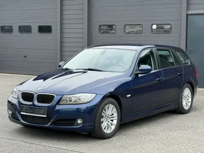 Gebraucht BMW 320 184 PS (135 kW) 2011 Blau Kombi
