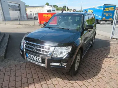 Gebraucht Mitsubishi Pajero 190 PS (139 kW) 2015 Schwarz SUV