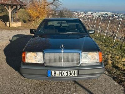 Gebraucht Mercedes 230 132 PS (97 kW) 1989 Schwarz Coupé