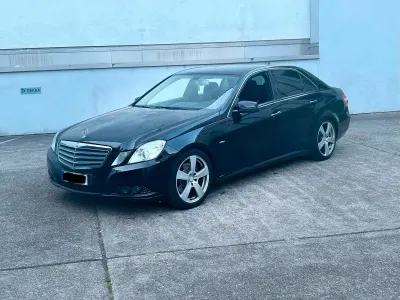 Gebraucht Mercedes E250 204 PS (150 kW) 2010 Schwarz Limousine