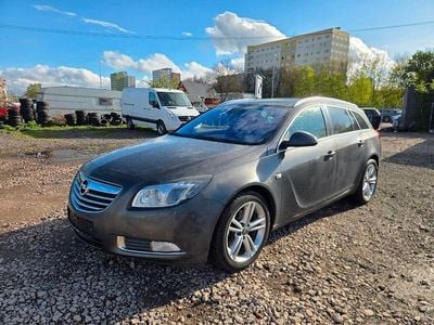 Usado Opel Insignia Sport 160 HP (117 kW) 2011 Cinzento Carrinha
