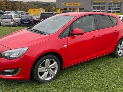 Powerrot/red Gebraucht 2013 Opel Astra Active Limousine | 6.900 € (Etwas zu teuer)
