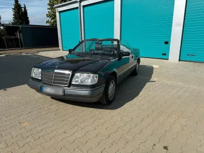 Gebraucht Mercedes E220 150 PS (110 kW) 1995 Schwarz Cabrio