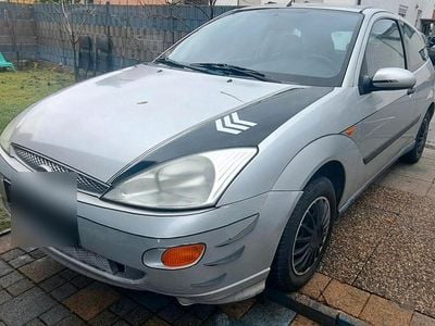 Gebraucht Ford Focus 100 PS (73 kW) 1999 Silber Kleinwagen