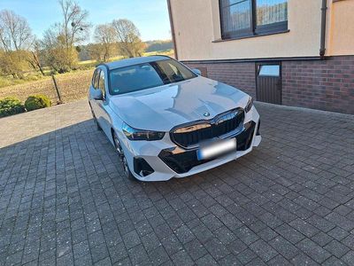 Second-hand BMW 540 Shadowline 303 CP (222 kW) 2025 Gri Break