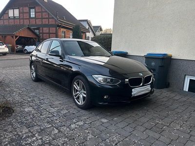 Gebraucht BMW 318 143 PS (105 kW) 2013 Schwarz Limousine