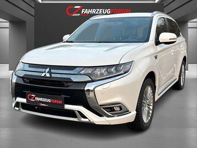 Weiß Gebraucht 2020 Mitsubishi Outlander P-HEV Plus SUV | 23.900 € (Fairer Preis)