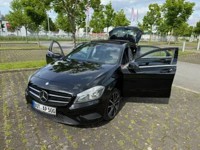 Używany Mercedes A180 Style 122 KM (89 kW) 2012 Czarny Sedan/Limuzyna