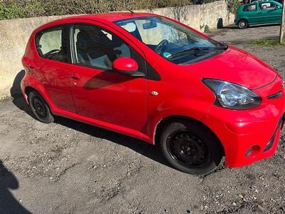 Gebraucht Toyota Aygo Cool 68 PS (50 kW) 2013 Rot Kleinwagen