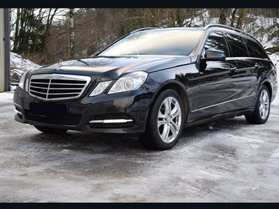 Schwarz metallic Gebraucht 2013 Mercedes E350 Avantgarde Kombi | 27.000 €