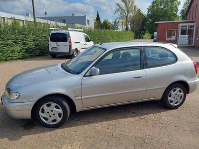Gebraucht Toyota Corolla 110 PS (80 kW) 2001 Silber Kleinwagen