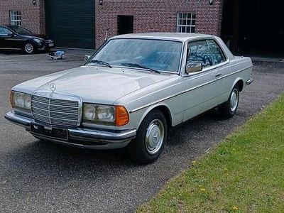 Gebraucht Mercedes 230 108 PS (79 kW) 1977 Grau Coupé