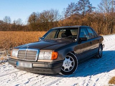Gebraucht Mercedes E230 132 PS (97 kW) 1984 Braun Limousine