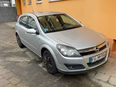 Używany Opel Astra Sport 140 KM (102 kW) 2007 Szary Sedan/Limuzyna