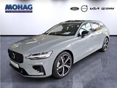 Neu Volvo V60 Plus 349 PS (256 kW) 2026 Grau (vapour grey / metallic) Kombi