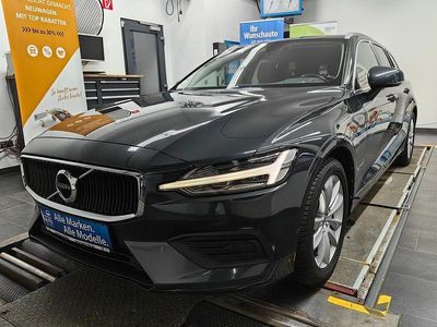 Gebraucht Volvo V60 Momentum 150 PS (110 kW) 2020 Grau Kombi