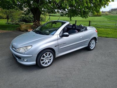 Gebraucht Peugeot 206 CC 109 PS (80 kW) 2004 Silber Cabrio