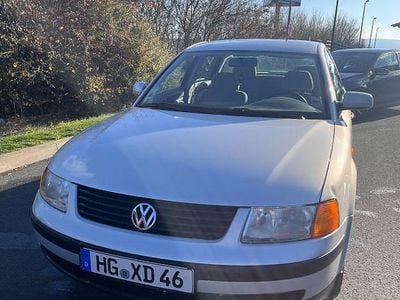 Gebraucht VW Passat 101 PS (74 kW) 1997 Silber Limousine