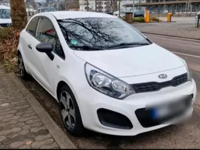 Gebraucht Kia Rio 86 PS (63 kW) 2012 Weiß Kleinwagen