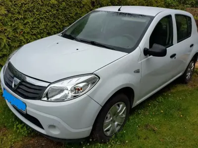 Gebraucht Dacia Sandero 75 PS (55 kW) 2009 Weiß Limousine