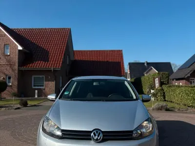 Gebraucht VW Golf VI 140 PS (102 kW) 2010 Silber Kleinwagen