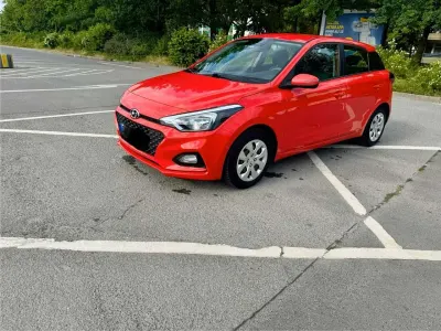 Gebraucht Hyundai i20 Pure 101 PS (74 kW) 2019 Rot Kleinwagen