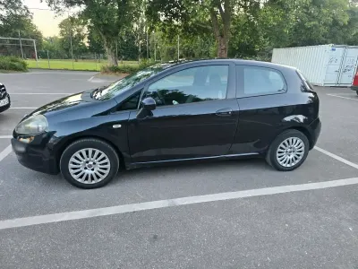 Gebraucht Fiat Punto 85 PS (62 kW) 2011 Schwarz Kleinwagen