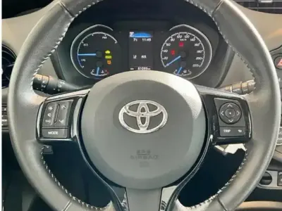 Gebraucht Toyota Yaris Hybrid 101 PS (74 kW) 2018 Silber Kleinwagen