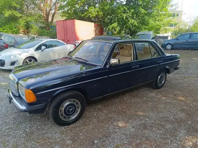 Gebraucht Mercedes E230 136 PS (100 kW) 1984 Blau Limousine