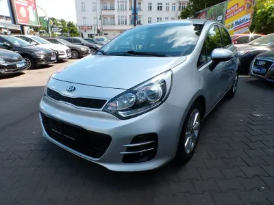 Gebraucht Kia Rio DREAM-TEAM Edition 109 PS (80 kW) 2016 Silber Kleinwagen
