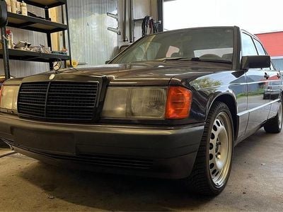 Usata Mercedes 190 105 CV (77 kW) 1990 Marrone Berlina