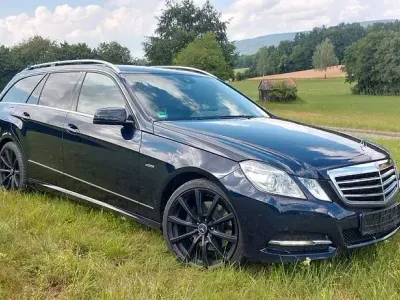 Gebraucht Mercedes E350 Avantgarde 231 PS (169 kW) 2010 Blau Limousine