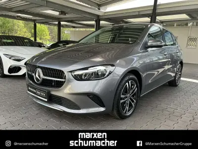 Gebraucht Mercedes B250 163 PS (119 kW) 2023 lack mountaingrau Kleinwagen
