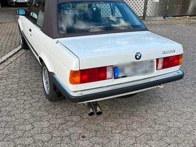 Gebraucht BMW 325 171 PS (125 kW) 1989 Weiß Cabrio