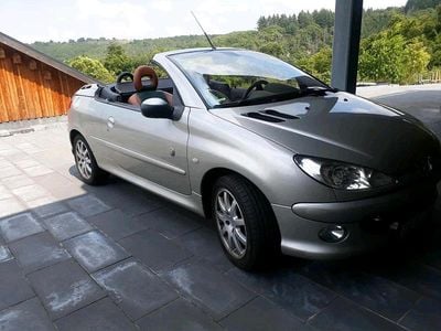 Grau Gebraucht 2004 Peugeot 206 CC Roland Garros Cabrio | 2.150 € (Fairer Preis)