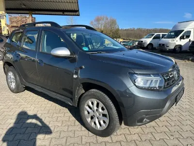 Gebraucht Dacia Duster Comfort 116 PS (85 kW) 2022 Grau SUV