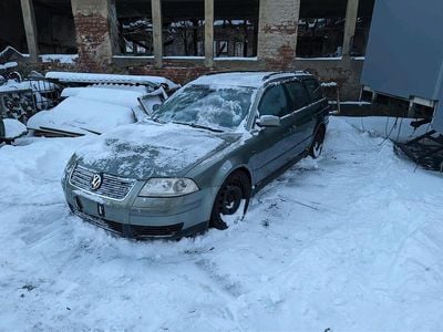 Grün Gebraucht 2002 VW Passat Kombi | 1.099 € (Guter Preis)