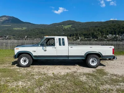 Gebraucht Ford F250 160 PS (117 kW) 1982 Weiß Pickup